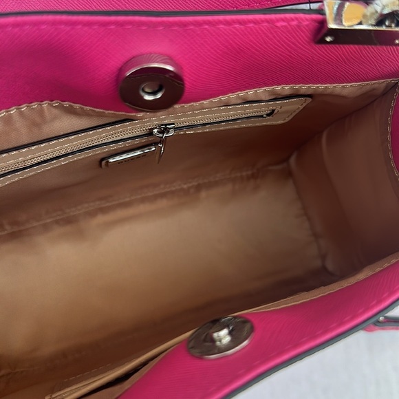 New GUESS Pink Crossbody Bag - Picture 7 of 11